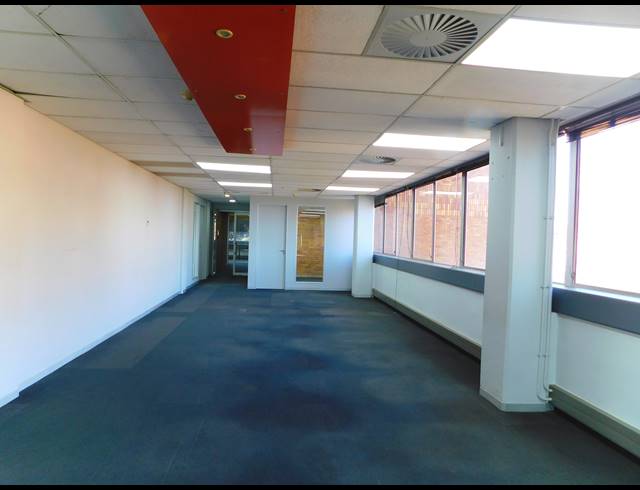 3,514M² OFFICE TO LET IN FERNDALE